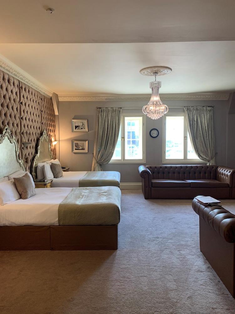 30 Street Hotel
